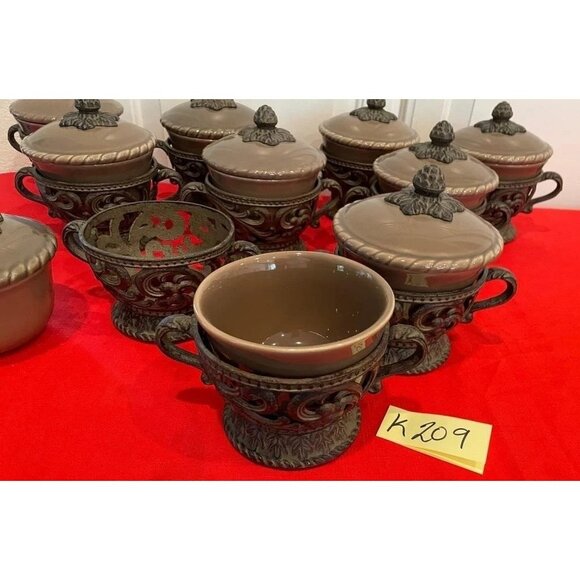 GRACIOUS GOODS GG Collection Brown Ceramic Bowl with Lid Ornate Leaf Motif Base - Picture 3 of 4